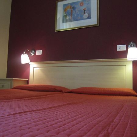 Hotel Genzianella ฟลอเรนซ์ ภายนอก รูปภาพ